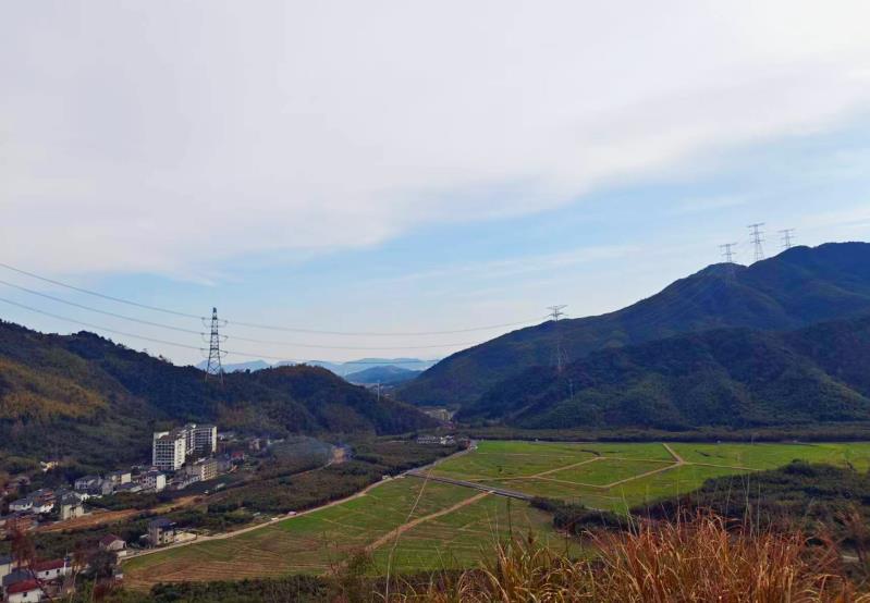 臨夏開展2026年農(nóng)機(jī)一體化試點(diǎn)項(xiàng)目折腰轉(zhuǎn)向拖拉機(jī)投放暨操作培訓(xùn)活動